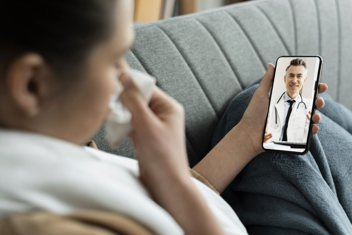 teleconsultation-medicale-pour-patient-malade-a-domicile-doctolib-maiia